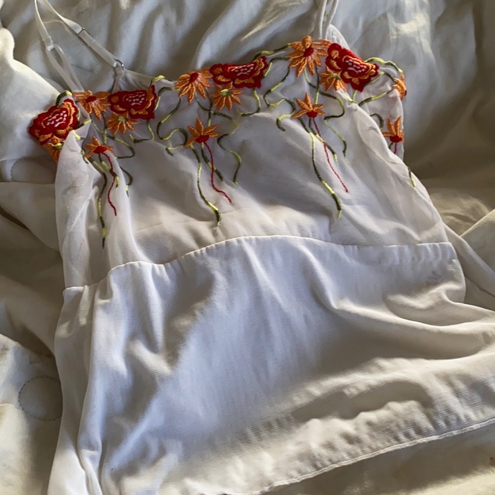 Mesh flowered top